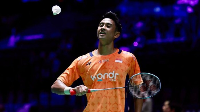 Alwi Farhan berhasil melaju ke 16 besar Hong Kong Open 2025.
