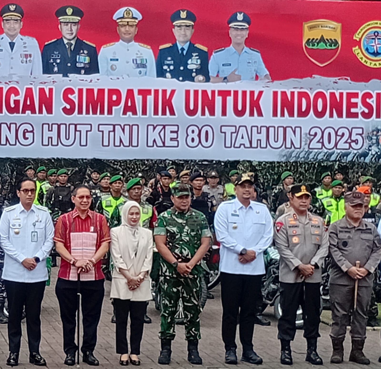 Ketua DPRD Medan Wong Chun Sen (dua dari kiri) diabadikan bersama Forkopimda Sumut usai Apel Gelar Pasukan Patroli Gabungan Simpatik, Rabu (10/9).