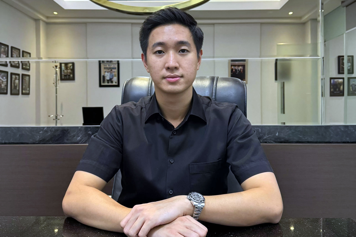 Kuasa hukum PT Jawa Pos, Daniel Julian Tangkau, menegaskan status tersangka Nany Widjaja masih berlaku dalam kasus dugaan penggelapan Rp 89 miliar.