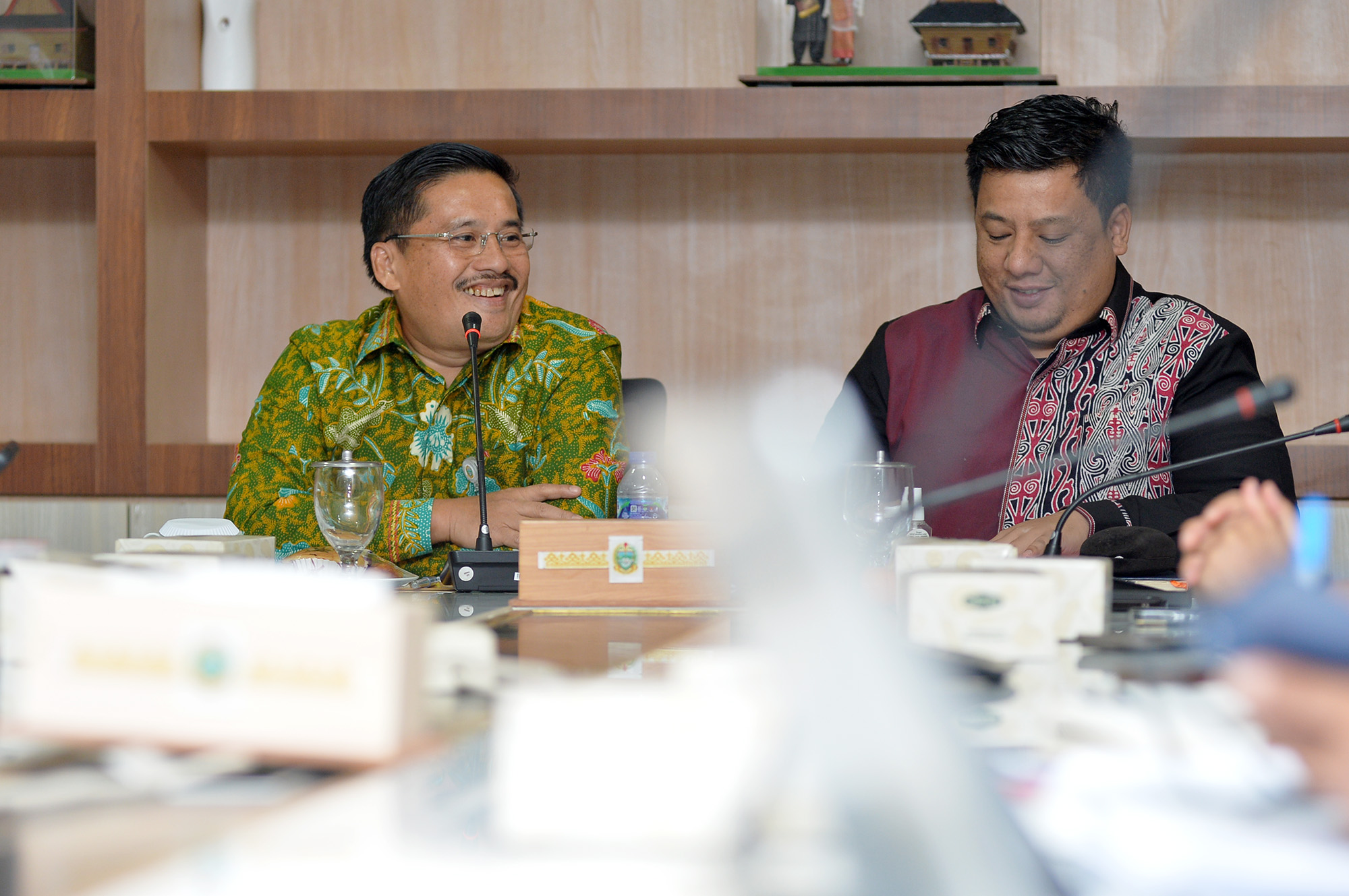 Sekdaprov Sumut Togap Simangunsong memimpin rapat persiapan Trail of The Kings Lake Toba by UTMB di Medan, Kamis (11/9).