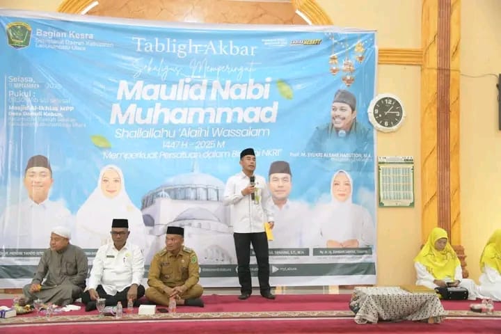 Ribuan jamaah menghadiri Tabligh Akbar dan peringatan Maulid Nabi Muhammad SAW 1446 H di Masjid Al-Ikhlas, Desa Damuli Kebun, Labura.