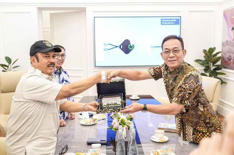 Bupati Tapsel H. Gus Irawan Pasaribu, melakukan pertemuan dengan Menteri Perencanaan Pembangunan Nasional/Kepala Bappenas, Prof. Dr. Ir. Rachmat Pambudy.