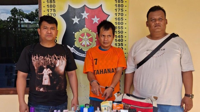 Franky Erikson Manalu, salah seorang pelaku pembobolan toko kosmetik di Simalungun yang berhasil ditangkap polisi.