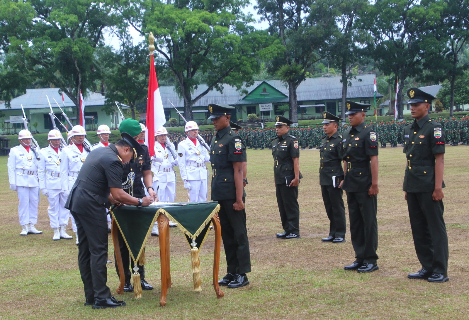Pelantikan 2.912 siswa Dikmata Infanteri TNI AD di Lapangan Jenderal Sudirman, Rindam I/BB, Pematangsiantar.