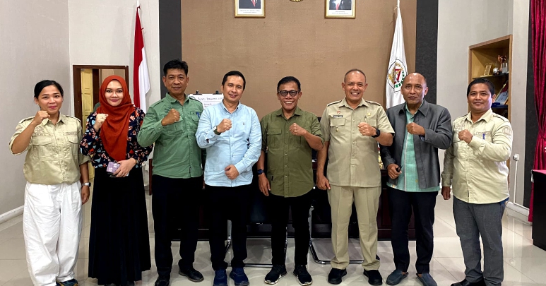 Bupati dan Wakil Bupati Tapteng menerima kunjungan Tim Komisi Informasi Provinsi Sumut di ruang kerja bupati, Jumat (12/9/2025).