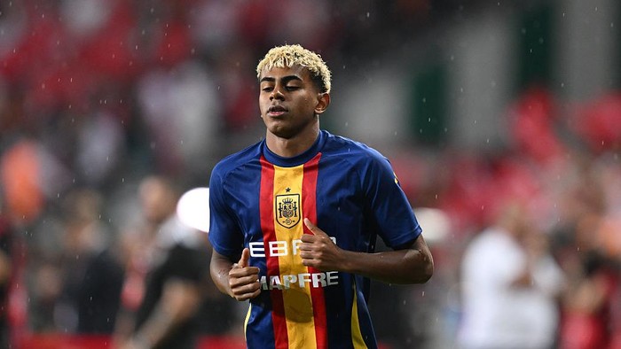 Lamine Yamal saat membela Barcelona sebelum mengalami cedera pangkal paha usai membela Timnas Spanyol.