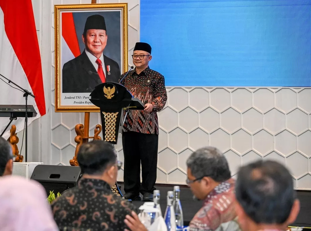 Mendikdasmen Abdul Mu&rsquo;ti meninjau program Pemenuhan Kualifikasi Akademik S-1D-IV bagi guru TKSD untuk tingkatkan kompetensi dan mutu pendidikan.