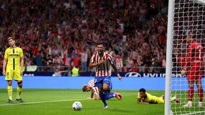 Pablo Barrios merayakan gol pembuka Atletico Madrid ke gawang Villarreal di Wanda Metropolitano.