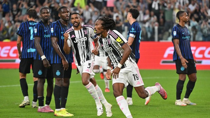 Vasilije Adzic merayakan gol kemenangan dramatis Juventus ke gawang Inter Milan pada laga Serie A di Juventus Stadium, Sabtu (1392025).