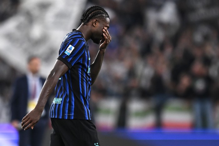 Bek Inter Milan Alessandro Bastoni mencoba menguatkan tim usai kalah dramatis 3-4 dari Juventus di Liga Italia, Sabtu (13/9/2025).