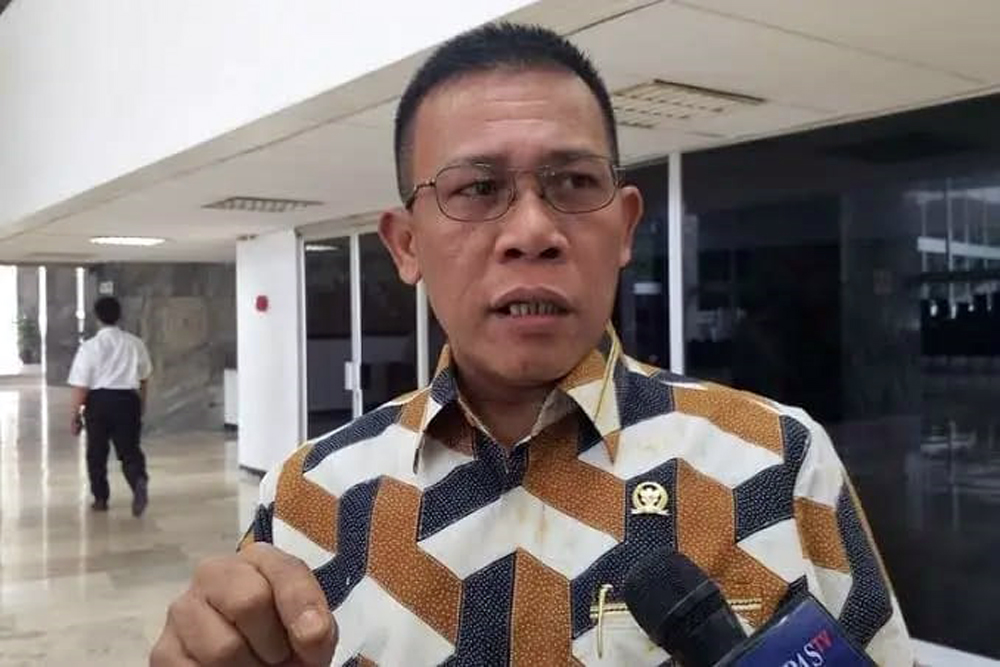 Bupati Tapteng Masinton Pasaribu menegaskan langkah tegas terhadap kepala desa yang melanggar aturan.