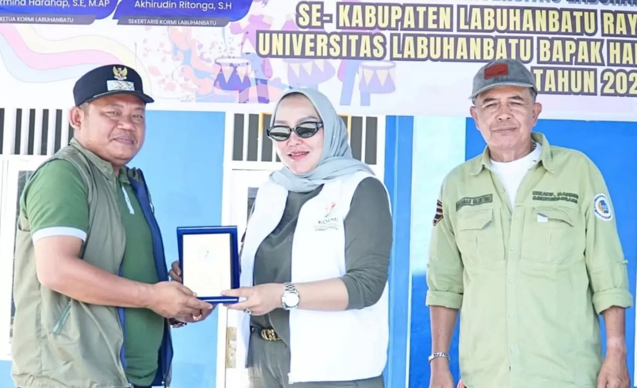 Wakil Bupati Labuhanbatu Jamri membuka Festival Marching Band se-Kabupaten Labuhanbatu Raya di Lapangan Kampus Universitas Labuhanbatu, Minggu (14/9).