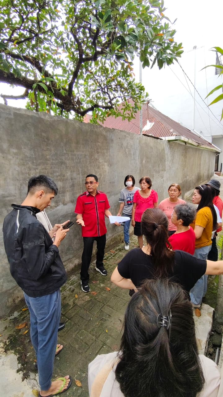 Rombongan Komisi IV DPRD Medan turun tangan memediasi pembangunan tembok di Jalan Kakap,  Kelurahan Pandau Hulu II, Senin (15/9/2025) pagi