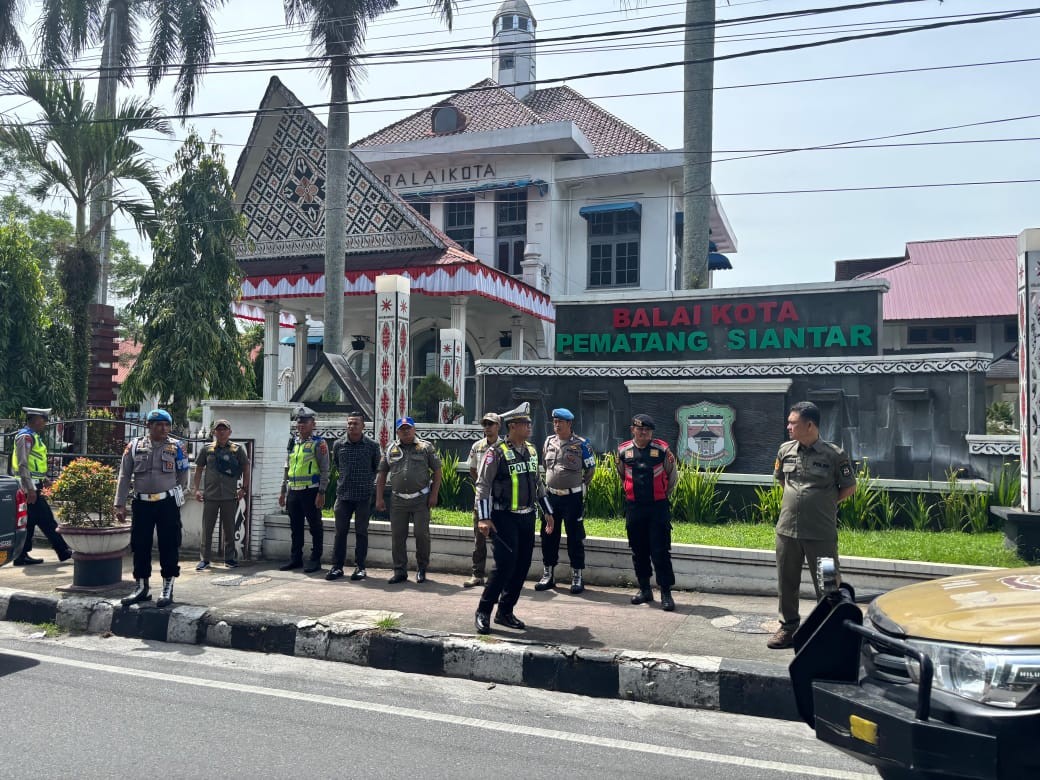 Patroli Skala Besar digelar Polres dan Pemko Pematangsiantar untuk menjaga keamanan dan ketertiban di wilayah kota.