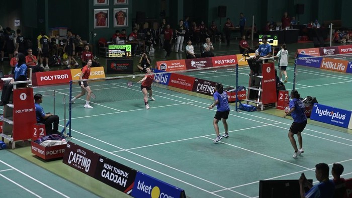 Atlet-atlet muda dari berbagai negara bersaing di Polytron Superliga Junior 2025 untuk memperebutkan piala legenda bulutangkis Indonesia.