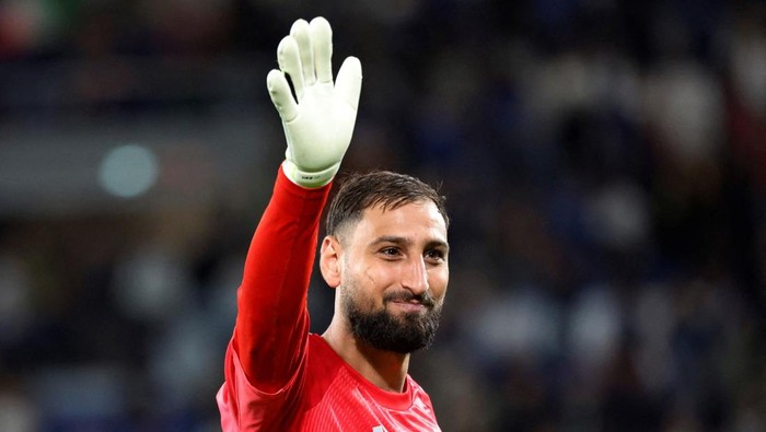 Luis Campos buka suara soal kepergian Gianluigi Donnarumma dari PSG ke Manchester City, menyoroti tuntutan gaji yang dianggap tidak sepadan.