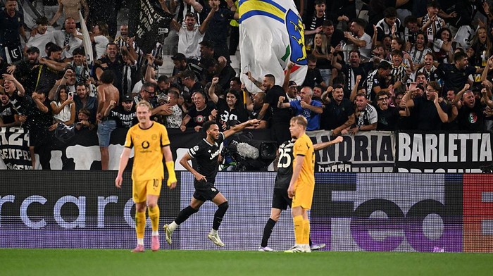 Juventus rayakan gol dramatis injury time yang selamatkan satu poin melawan Borussia Dortmund di Allianz Stadium.