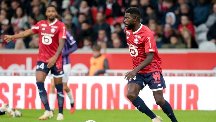 Samuel Umtiti resmi gantung sepatu setelah cedera lutut berkepanjangan menghentikan kariernya di Barcelona dan Timnas Prancis.