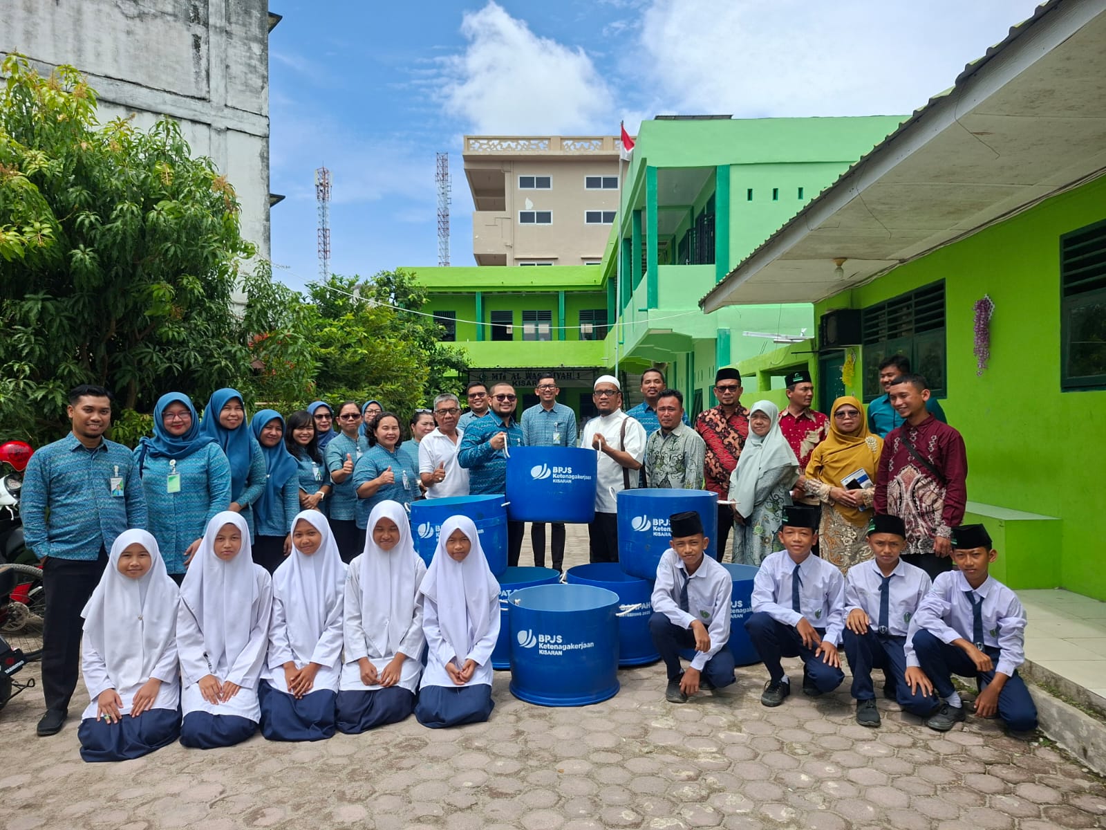 Kegiatan Employee Volunteering BPJS Ketenagakerjaan di MTs Al Jam