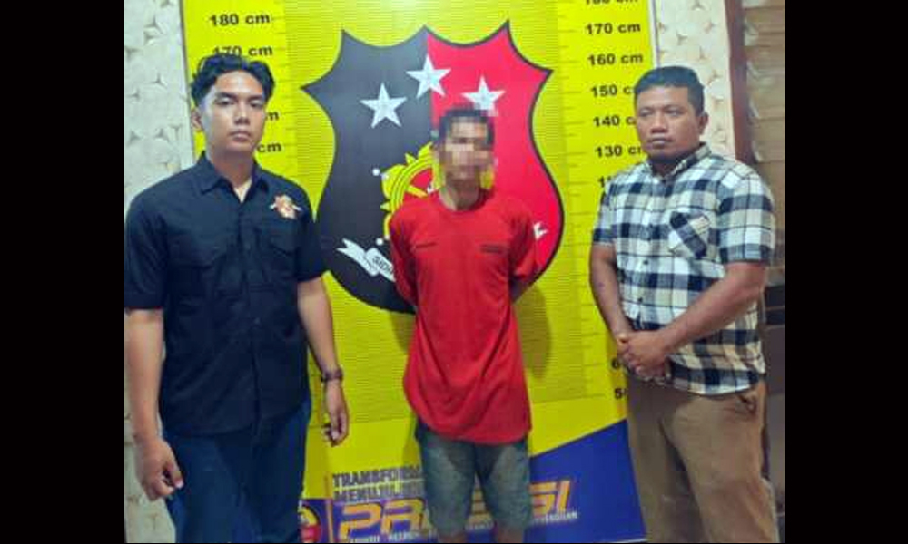 Tersangka pencurian hasil kebun di Tapsel yang diamankan polisi usai diamuk warga.