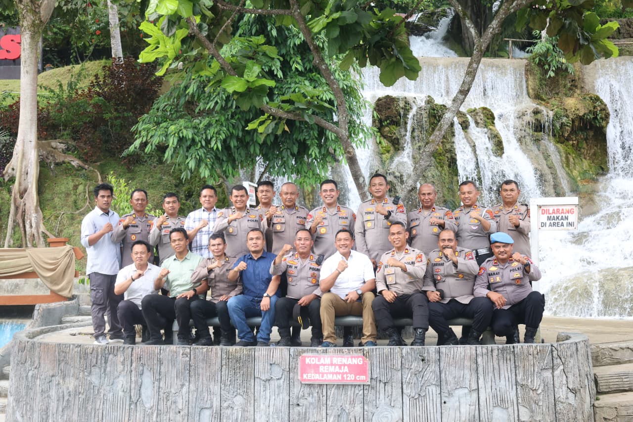 Kapolda Sumatera Utara, Irjen Pol Whisnu Hermawan Febrianto, saat meninjau objek wisata Aek Sijorni, Kecamatan Sayurmatinggi.