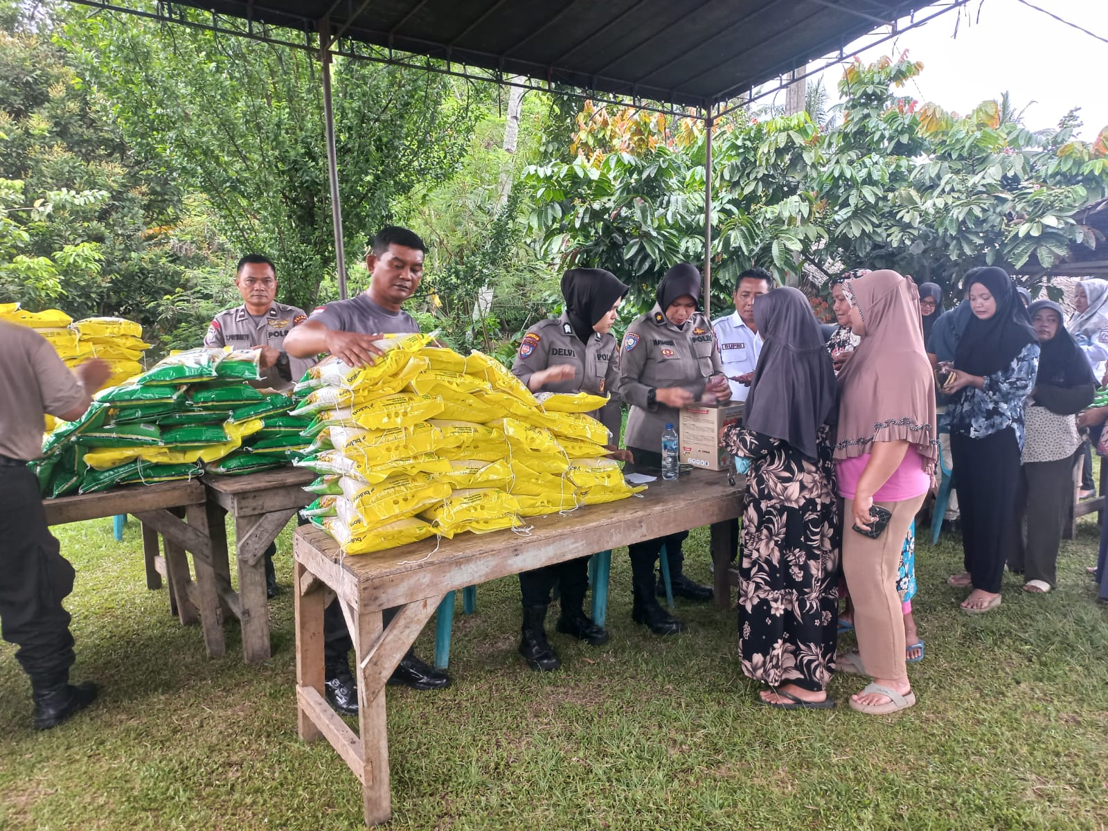 Polda Sumut menyalurkan beras SPHP melalui Gerakan Pangan Murah (GPM) di berbagai wilayah Sumatera Utara.
