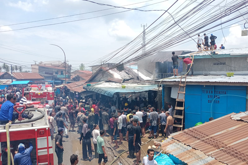 Kebakaran di Jalan Burhanuddin, Lingkungan III, Kelurahan Perjuangan, Kecamatan Teluk Nibung.