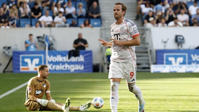 Harry Kane merayakan gol hattrick saat Bayern Munich membantai Hoffenheim 4-1 di Bundesliga 2025/2026, Sabtu (20/9/2025).