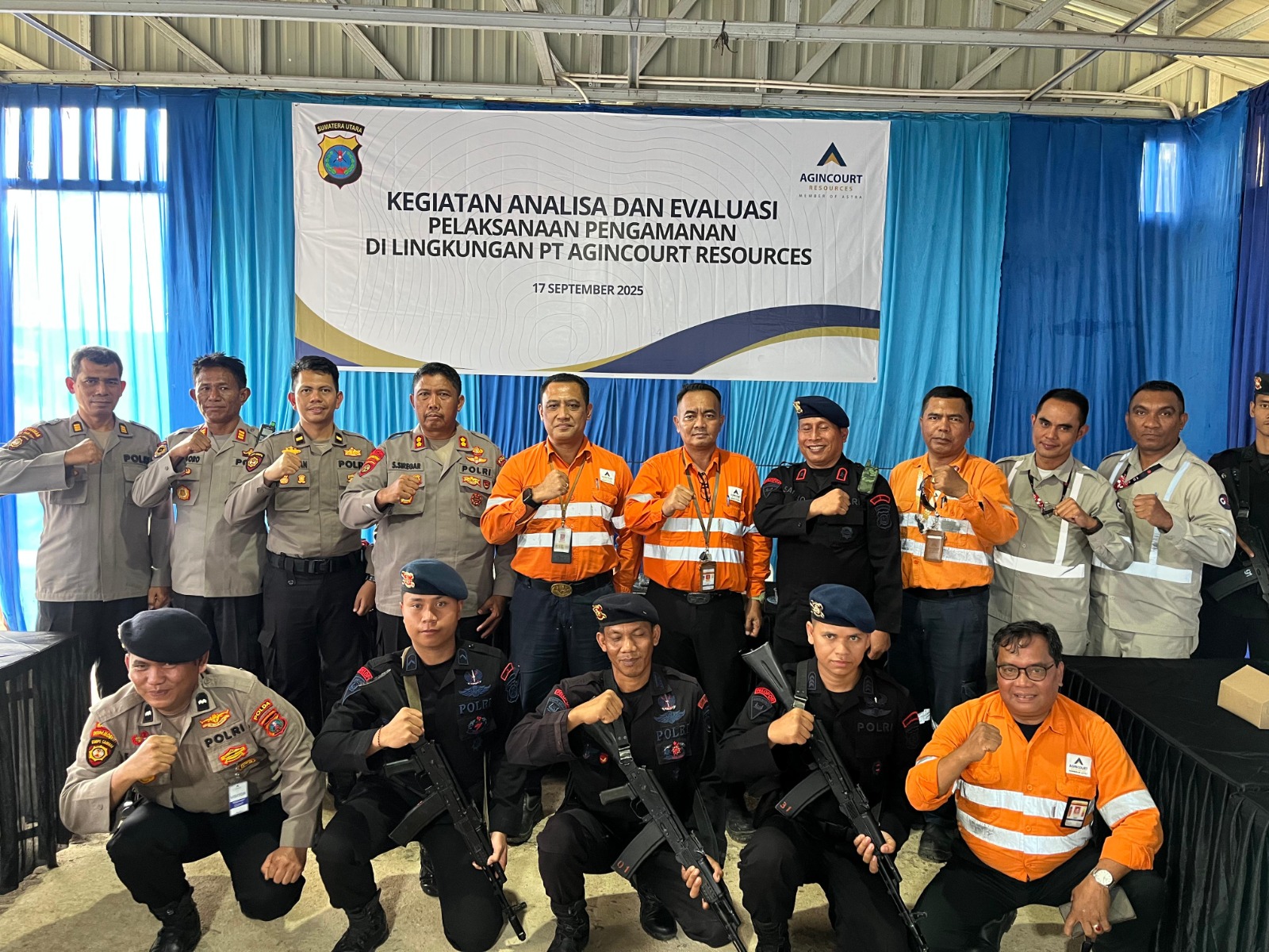 PTAR Martabe bersama Ditpamobvit Polda Sumut, Polres Tapsel, Polsek Batangtoru, dan personel keamanan internal saat melaksanakan analisa dan evaluasi pengamanan.