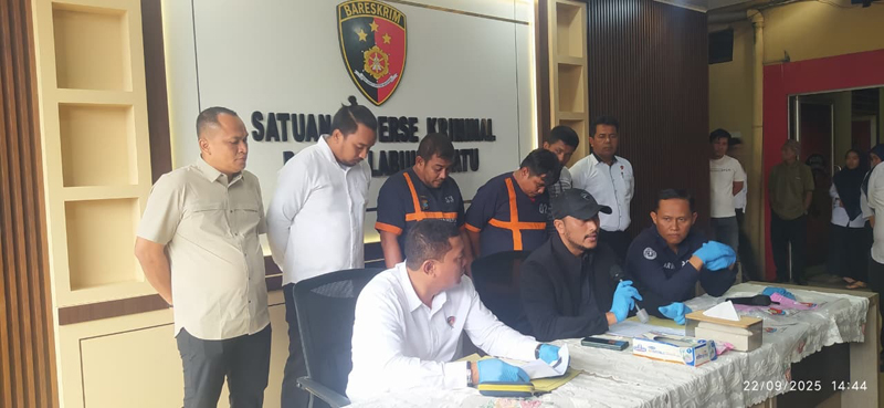 Dua orang terduga pelaku pengeroyokan terhadap wartawan yang berhasil ditangkap.
