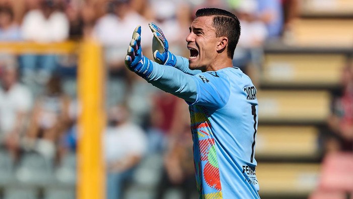 Emil Audero Mulyadi kembali tampil apik di bawah gawang Cremonese, saat menahan Parma. La Cremo kini mencatat beberapa torehan impresif di Serie A.