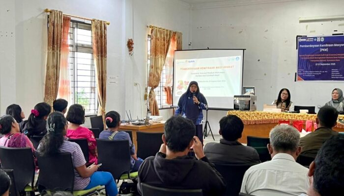 Petani Samosir mendapat pelatihan mengolah kulit kopi (cascara) jadi teh herbal dari tim dosen Unimed dan Universitas Cuk Nyak Dhien.
