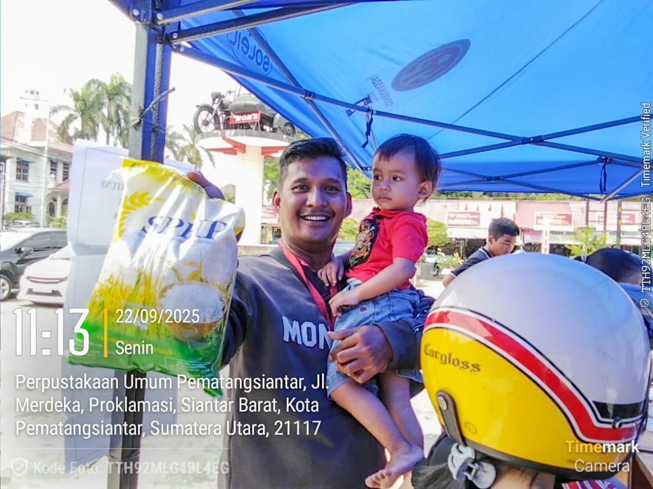 Warga antusias berbelanja di pasar murah yang digelar Pemko Pematangsiantar.