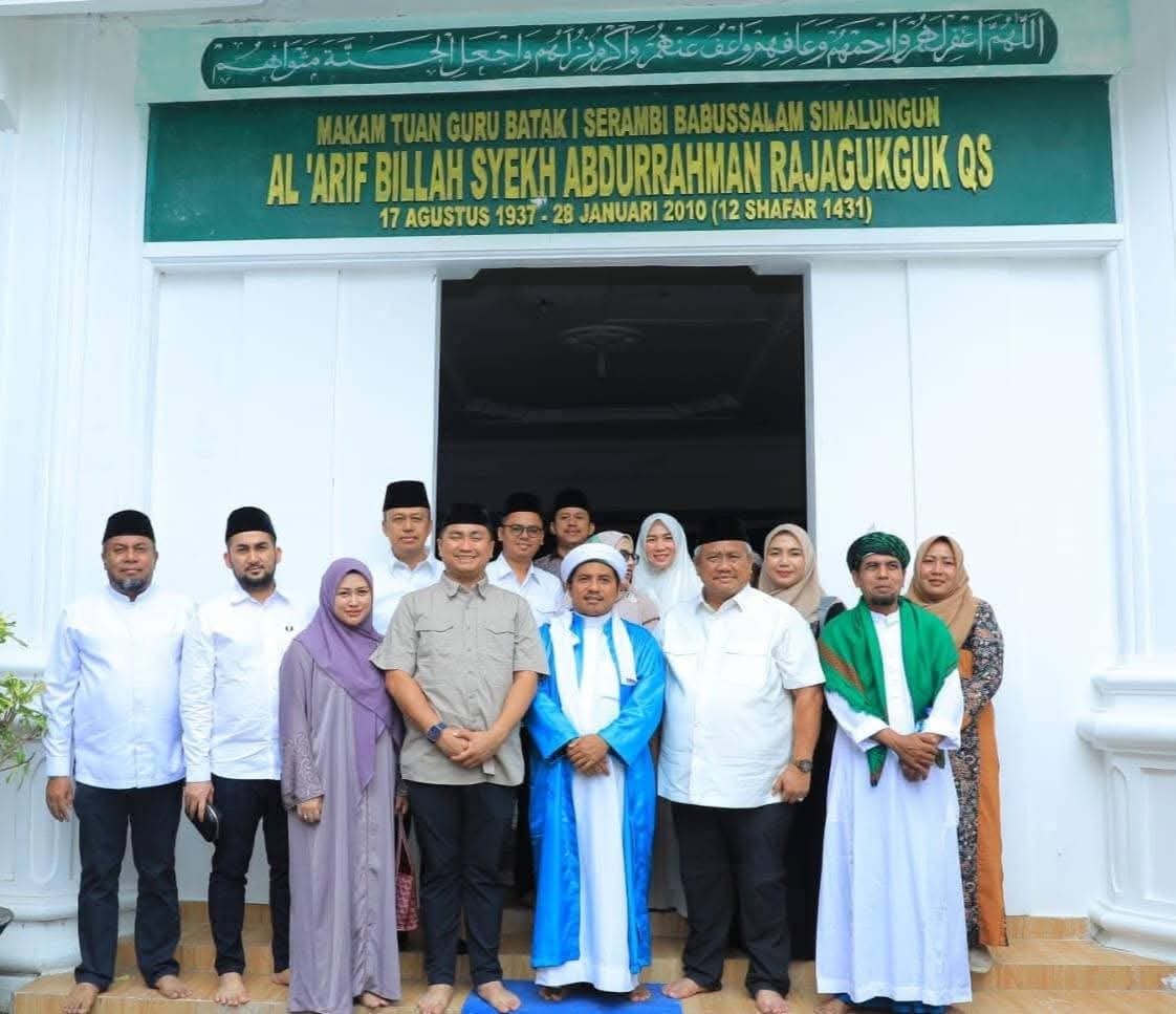 Haji Kharuddinsyah Sitorus memimpin peresmian makam Tuan Guru Syekh Aburrahman Rajagukguk Qs di Simalungun, Kamis (2592025).