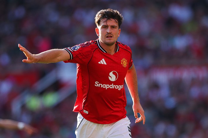 Harry Maguire, bek senior Manchester United, tengah memimpin skuad di pertandingan Premier League, menunggu keputusan kontrak hingga musim panas 2026.