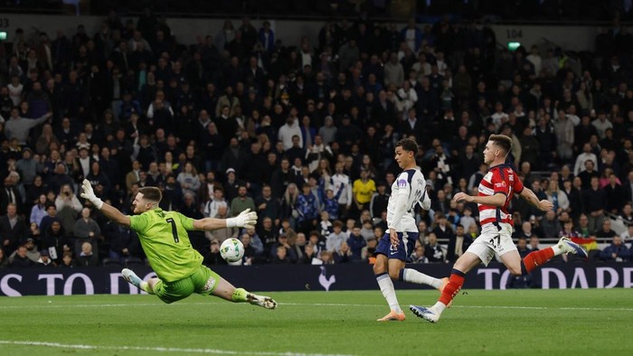 Joao Palhinha membuka gol Tottenham Hotspur saat menghadapi Doncaster Rovers di Carabao Cup 20252026, Kamis dini hari (25092025).