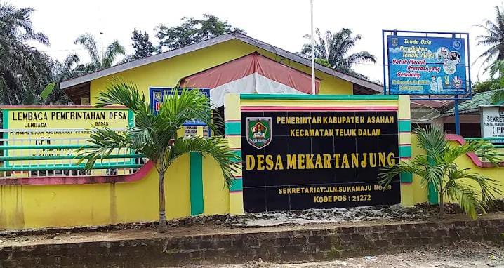 Kantor Desa Mekar Tanjung. Pemdes ajukan rekomendasi pemberhentian terhadap Suyatno Kadus 1 karena diduga terlibat narkoba, Kamis (2592025).