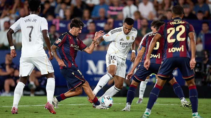 Kylian Mbappe melakukan brace saat Real Madrid menghajar Levante 4-1 di LaLiga.