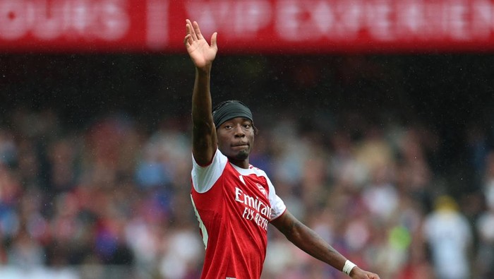 Noni Madueke ditarik keluar saat Arsenal lawan Manchester City, alami cedera lutut dan absen hingga dua bulan.