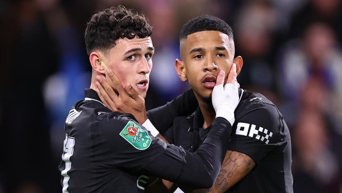 Phil Foden membuka gol Man City dalam laga Carabao Cup 20252026 melawan Huddersfield Town, membawa The Sky Blues unggul 1-0.