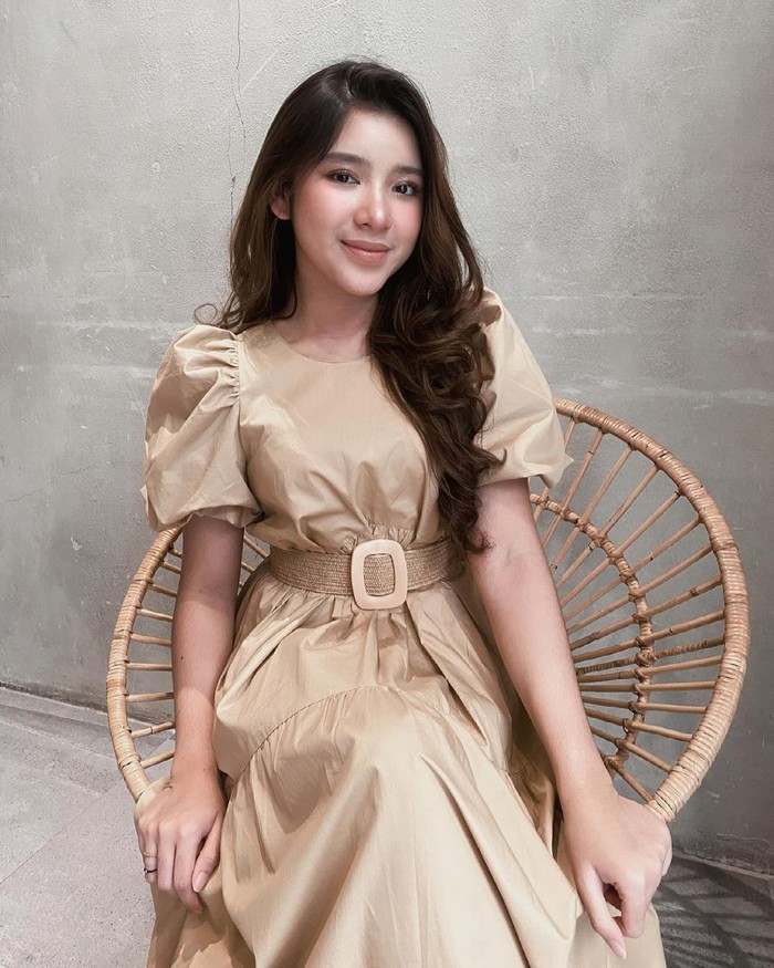 Tiara Andini resmi merilis single terbaru berjudul &ldquo;Adu Bola Mata&rdquo; yang bercerita tentang cinta malu-malu lewat tatapan mata.