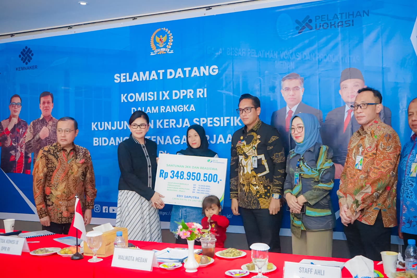 Wali Kota Medan Rico Waas bersama Ketua Tim Komisi IX DPR RI M. Yahya Zaini meninjau fasilitas BBPVP Medan, memastikan tenaga kerja siap diserap perusahaan.