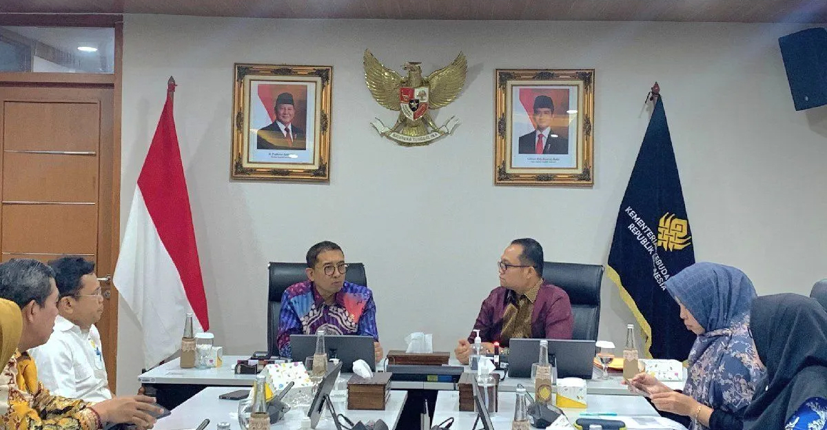 Wakil Wali Kota Tanjungbalai, Muhammad Fadly Abdina, saat melakukan audiensi dengan Menteri Kebudayaan RI, Fadli Zon, membahas kesiapan Tanjungbalai jadi tuan rumah FMTI 2026.