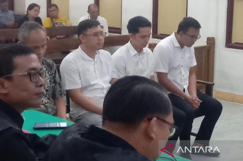Mangolo Tua Purba, mantan Kadis PUTR Humbahas, divonis 1 tahun penjara terkait kasus korupsi proyek jalan.