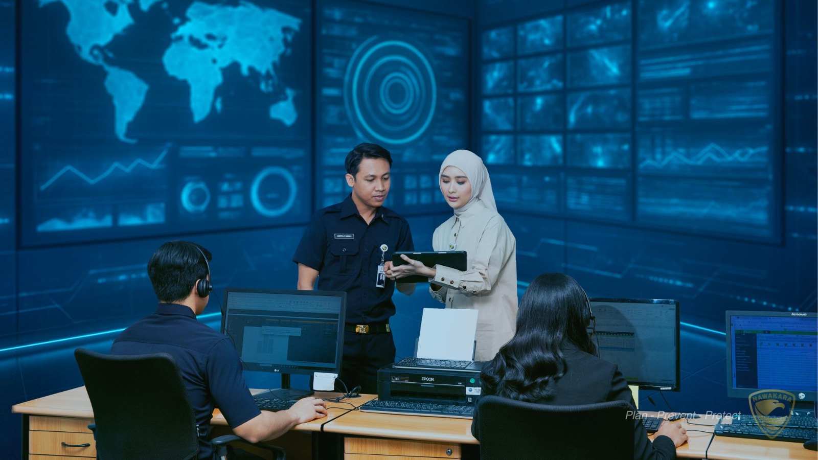 Teguh Wibowo, Product Solutions Division Head Nawakara, memaparkan ekosistem keamanan AI dan IoT terbaru yang diluncurkan untuk proteksi aset industri di Jakarta, 26 September 2025.
