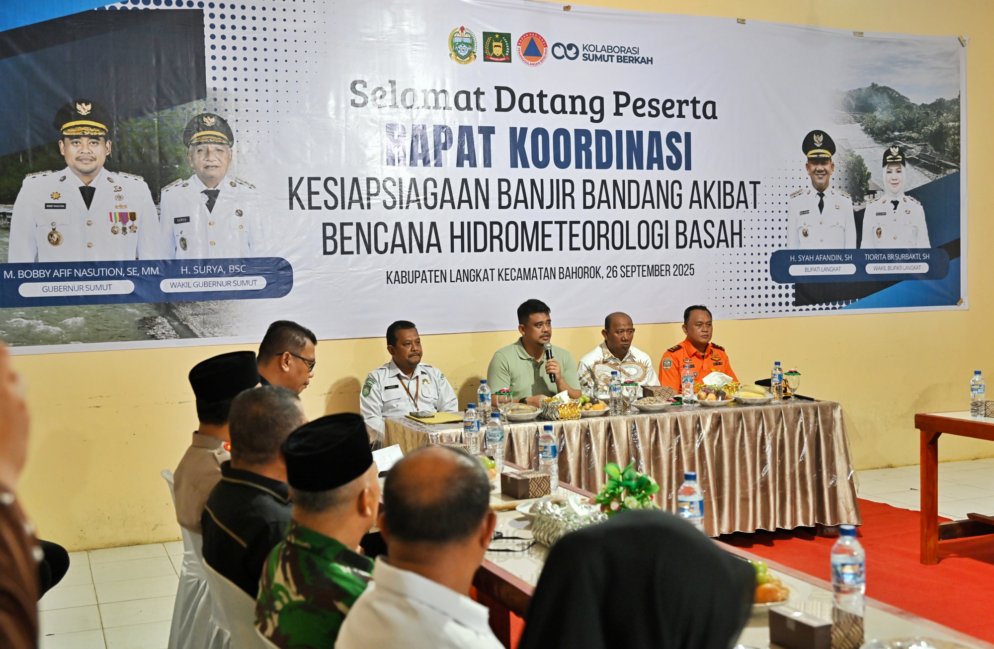 Gubernur Sumut Bobby Nasution mengikuti rapat koordinasi kesiapsiagaan banjir bandang bersama Kepala BMKG RI Dwikorita Karnawati di Bahorok, Jumat (26/9/2025).