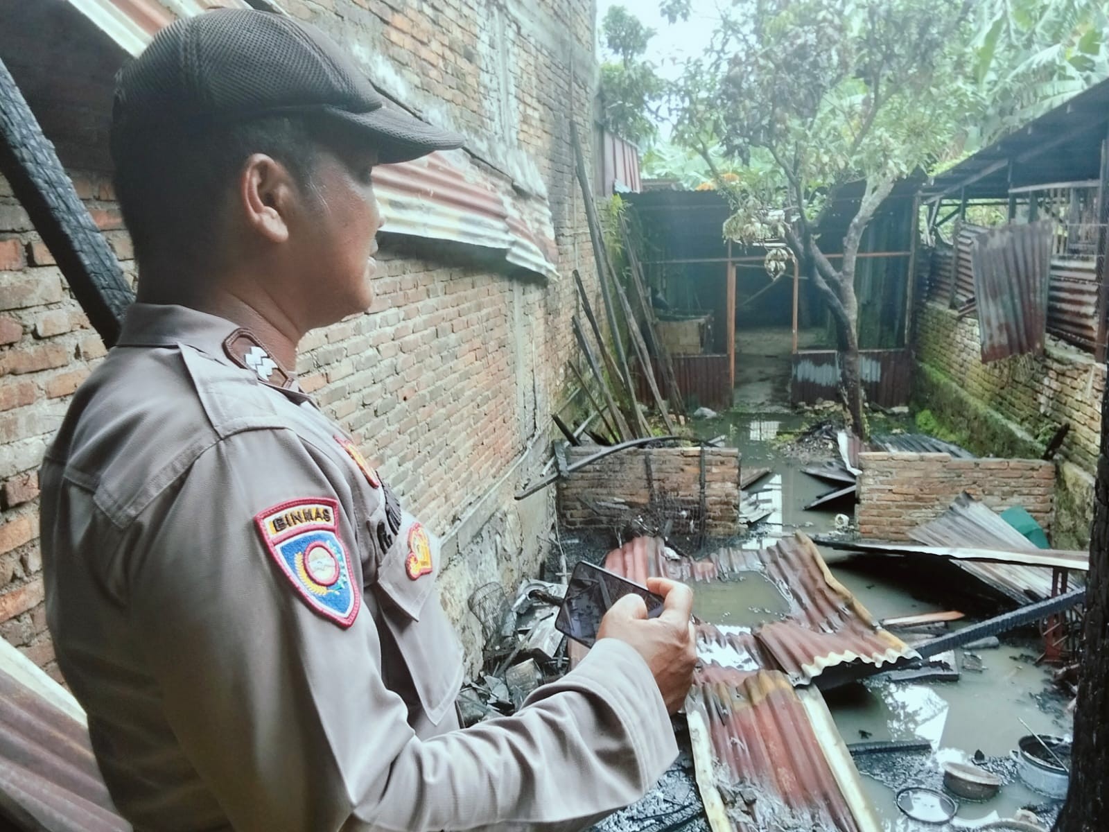 Rumah warga di Jalan Rakutta Sembiring Pematangsiantar yang hangus akibat kebakaran.