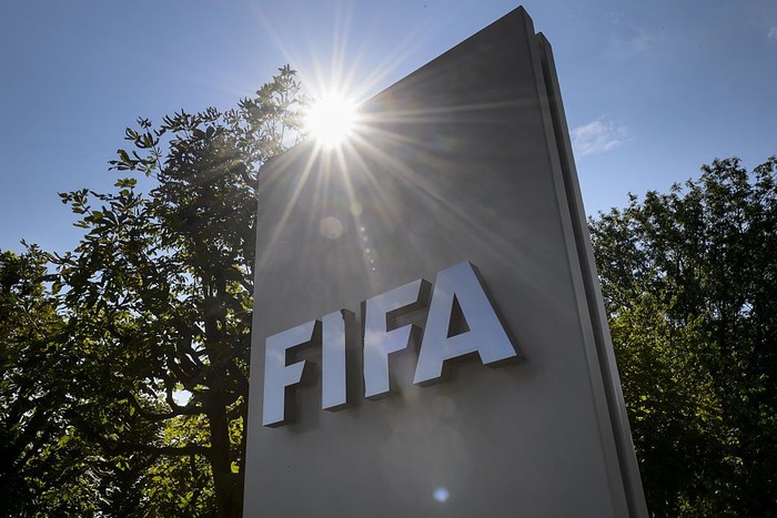Presiden Kehormatan FAM Tan Sri Hamidin Mohd Amin terbang ke Zurich, Swiss untuk ajukan banding sanksi naturalisasi ke FIFA.