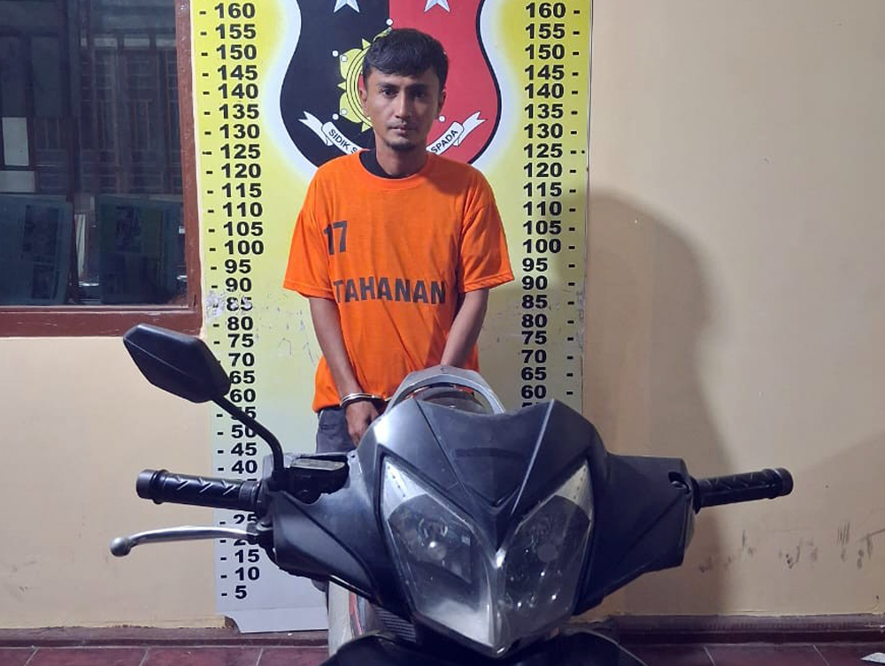 Sutedi, tersangka penggelapan sepeda motor yang diamankan Polsek Perdagangan.