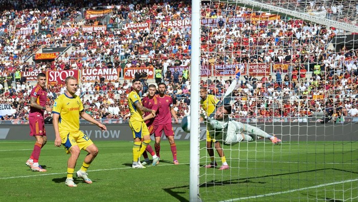 AS Roma menang 2-0 atas Hellas Verona di Liga Italia 2025 berkat gol Artem Dovbyk dan Matias Soule. Kemenangan ini membawa Roma ke posisi kedua klasemen dengan 12 poin.